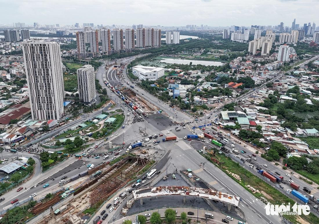 Tiến độ dự án bị ảnh hưởng nghiêm trọng Toàn cảnh công trình nút giao An Phú nhìn từ trên cao