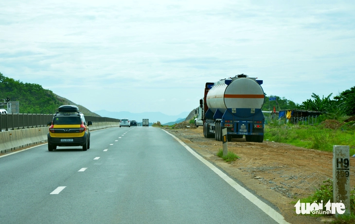 Trạm dừng nghỉ tạm trên cao tốc Vĩnh Hảo - Phan Thiết Tình trạng xe ra vào trạm dừng nghỉ 'hết hạn' trên cao tốc Vĩnh Hảo - Phan Thiết