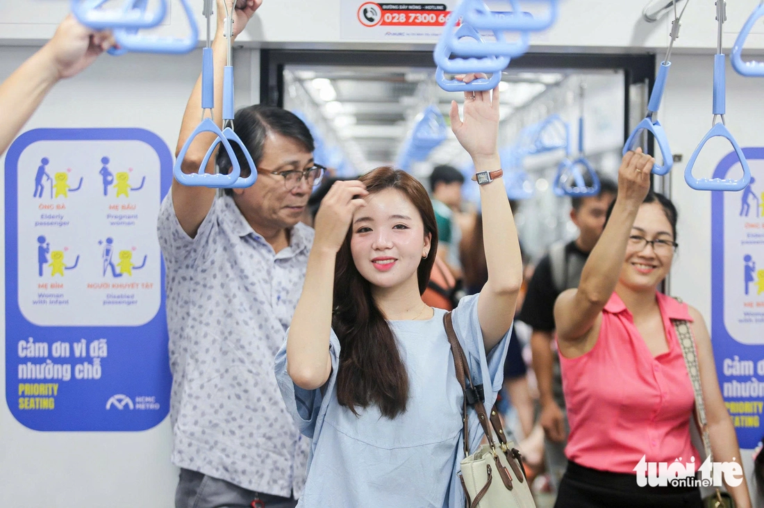 Tuyến Metro số 1 TP.HCM cán mốc 10 triệu lượt khách sau 6 tháng hoạt động Tuyến metro số 1 vận hành chính thức tại TP.HCM