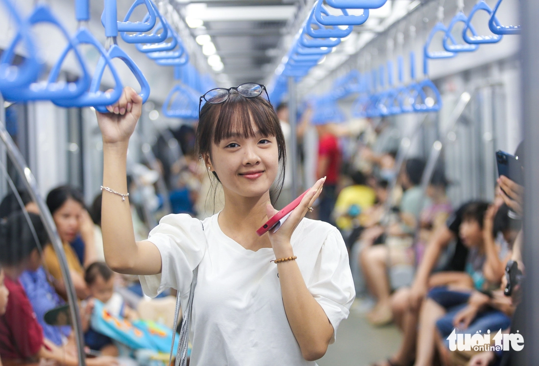 Metro số 1 thu hút giới trẻ Metro số 1 là điểm chụp ảnh yêu thích