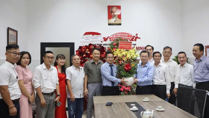 Phó bí thư Thường trực Thành ủy TP.HCM Nguyễn Thanh Nghị thăm Văn phòng báo Đại Đoàn Kết tại TP.HCM Nguyễn Thanh Nghị thăm Văn phòng báo Đại Đoàn Kết