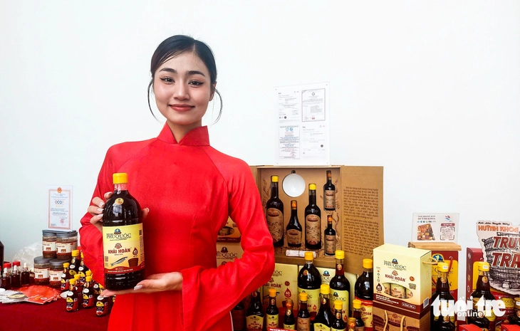 Nước mắm Phú Quốc Nước mắm Phú Quốc là thương hiệu nổi tiếng