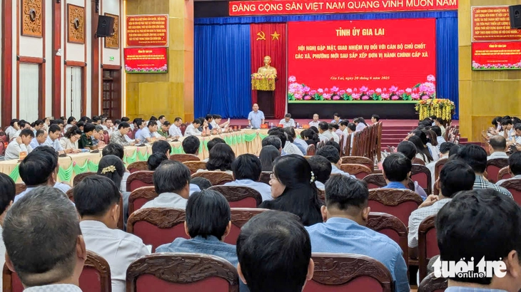 Tỉnh ủy Gia Lai tổ chức gặp mặt, giao nhiệm vụ đối với cán bộ chủ chốt các xã phường mới ngày20-6 Gia Lai dự kiến ngày30-6 công bố chức danh lãnh đạo chủ chốt77 xã, phường mới - Ảnh1.