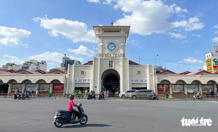 Dự án Quảng Trường Mới Trước Chợ Bến Thành: Không Gian Xanh và Tượng Đài Sắp Hình Thành Khu vực trước chợ Bến Thành đang được cải tạo