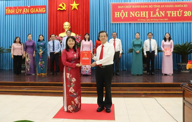 An Giang điều động lãnh đạo về làm bí thư xã, phường sau sáp nhập tỉnh An Giang - Ảnh1.