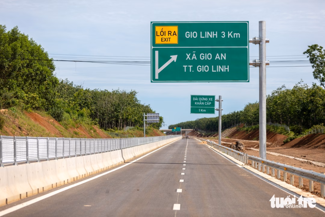 Bảng báo hiệu Các bảng báo hiệu đã được lắp đặt hoàn chỉnh