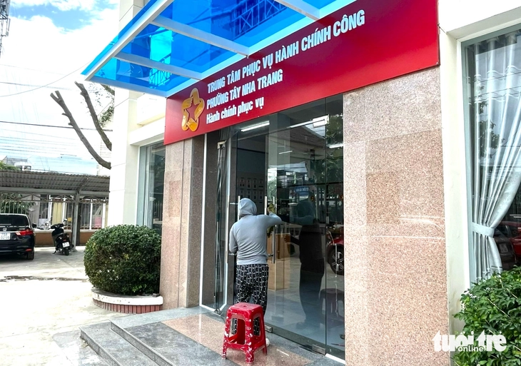 Các phường mới ở Nha Trang bắt đầu gắn bảng tên trụ sở mới - Ảnh3. Nha Trang - Ảnh3.