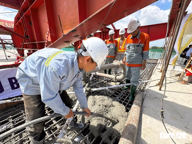 Hợp long cầu Bình Gởi vượt sông Sài Gòn nối Bình Dương và TP.HCM