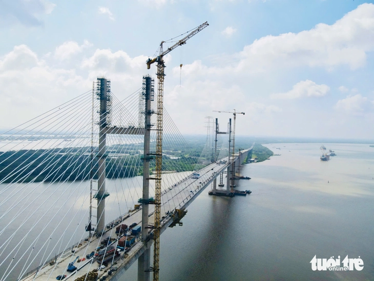 Cầu Bình Khánh hợp long Cầu Bình Khánh thuộc tuyến cao tốc Bến Lức - Long Thành vừa được hợp long