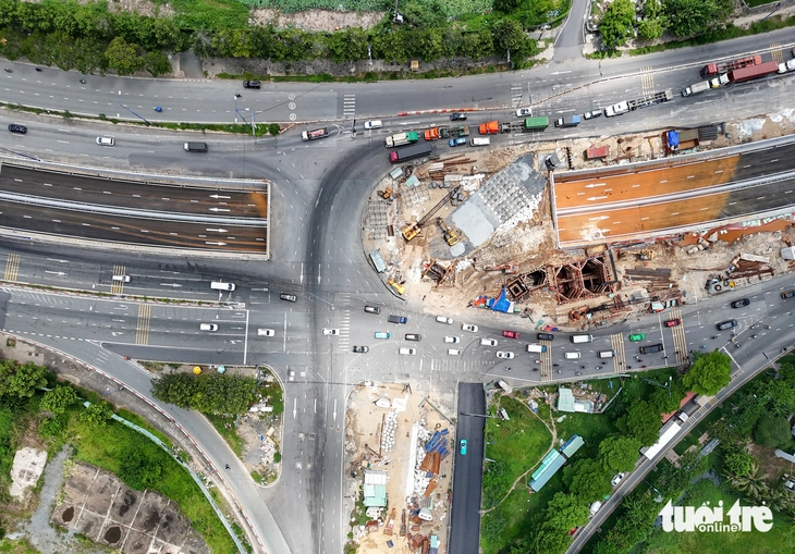 Làn xe qua hầm chui HC1-01 Xe sẽ đi 2 chiều qua hầm chui HC1-01