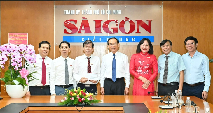 Bí thư Nguyễn Văn Nên thăm báo Sài Gòn Giải Phóng Bí thư Nguyễn Văn Nên thăm báo Sài Gòn Giải Phóng