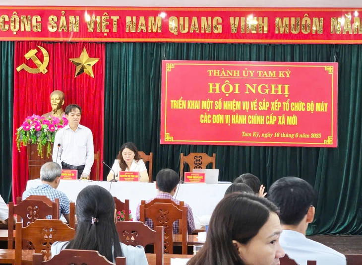 Tam Kỳ công bố lãnh đạo chủ chốt của 4 phường mới sau sắp xếp Tam Kỳ - Ảnh1.