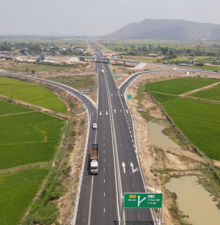 Cao Tốc Vĩnh Hảo – Phan Thiết: Vạch Kẻ Đường Gây Tranh Cãi, Chủ Đầu Tư Lên Tiếng Cao tốc Vĩnh Hảo - Phan Thiết gặp vấn đề về vạch kẻ đường
