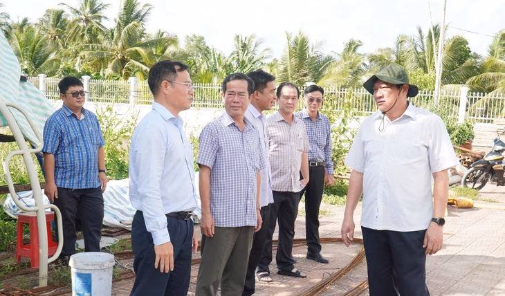 Phó chủ tịch UBND tỉnh Cà Mau Lâm Văn Bi kiểm tra trụ sở xã Đá Bạc