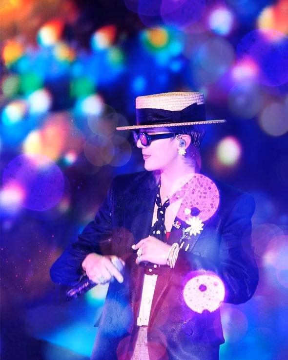 G-Dragon G-Dragon biểu diễn tại sân Mỹ Đình
