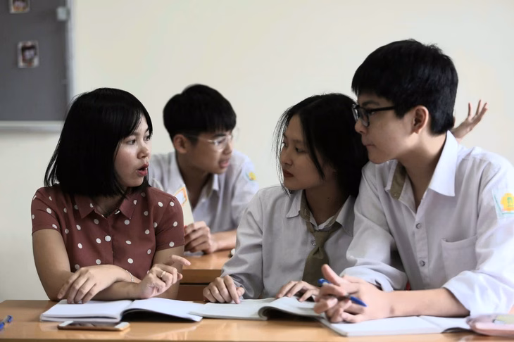 Giáo viên và học sinh Nhà giáo trong tiết học