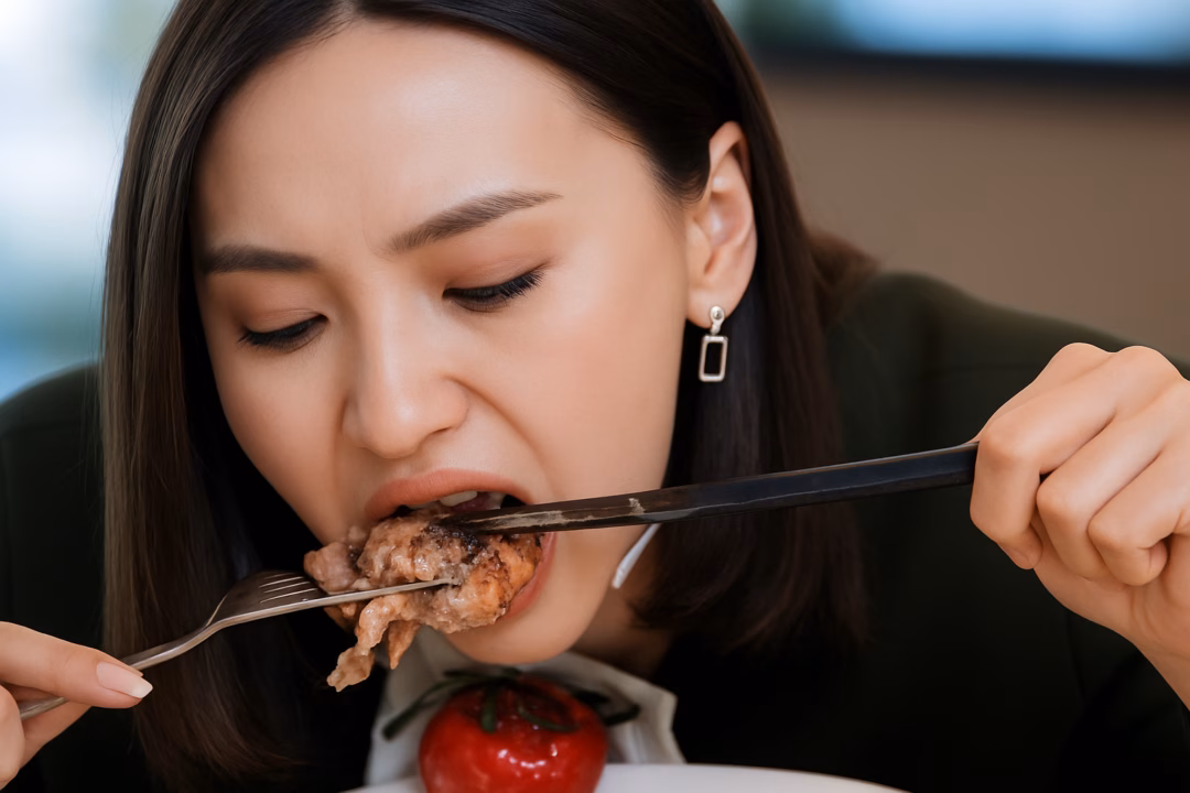 Cô gái ăn 4kg thức ăn sau chia tay Cô gái ăn 4kg thức ăn sau chia tay