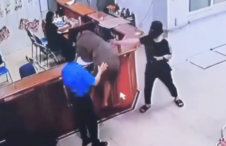 Vụ việc nhân viên bệnh viện bị hành hung ở Nghệ An đã gây sự chú ý và phẫn nộ trong cộng đồ bệnh viện - Ảnh1.