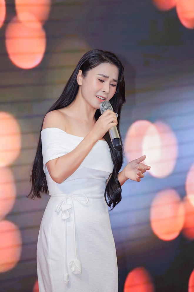 Ca sĩ Thu Hường và đồng nghiệp Ca sĩ Thu Hường và đồng nghiệp