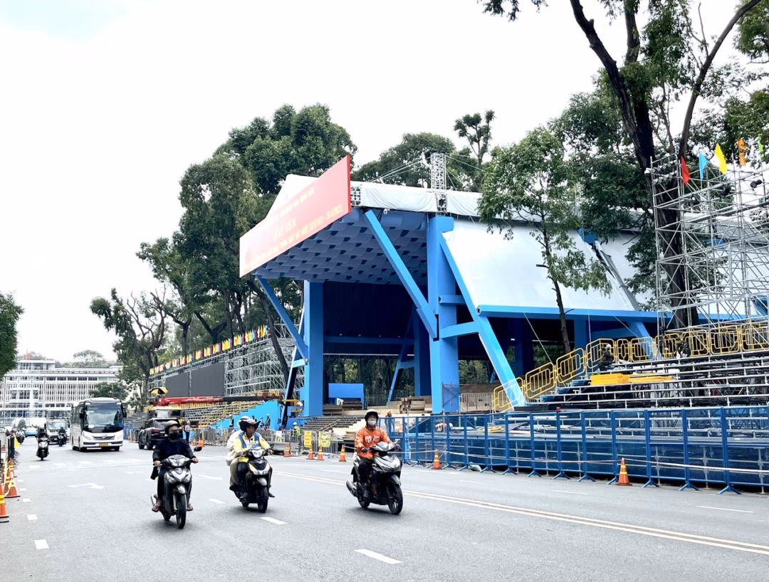 Lễ đài chính phục vụ lễ kỷ niệm 50 năm Ngày Giải phóng miền Nam Lễ đài chính phục vụ lễ kỷ niệm 50 năm Ngày Giải phóng miền Nam