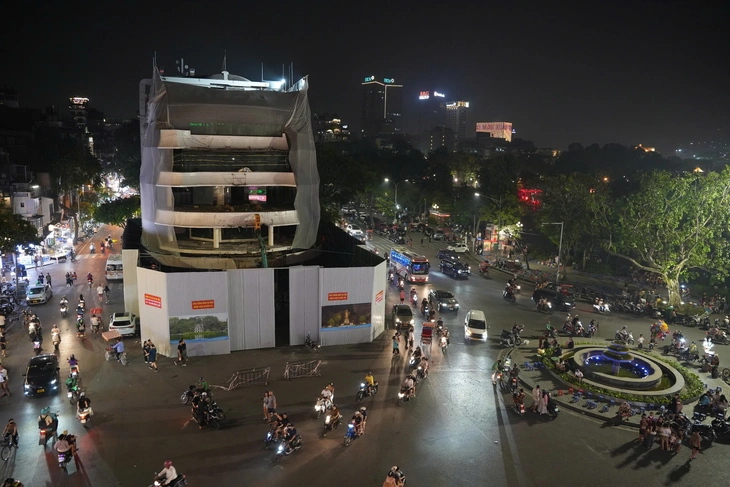 Việc phá dỡ tòa nhà Hàm cá mập và dọn dẹp khu vực trên dự kiến sẽ được tiến hành trong khoảng 20 ngày Hàm cá mập - Ảnh 5.