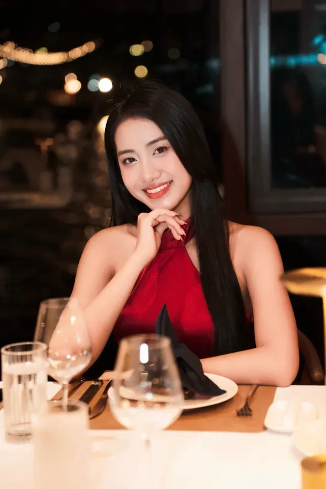 Hà Trúc Linh tại phần thi ứng xử Hà Trúc Linh tại phần thi ứng xử