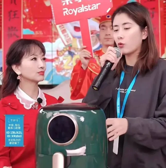 Triệu Nhã Chi Triệu Nhã Chi trong buổi livestream