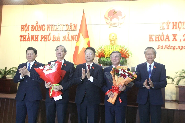 Ông Lê Trung Chinh Ông Lê Trung Chinh, chủ tịch UBND TP Đà Nẵng, nghỉ hưu trước tuổi