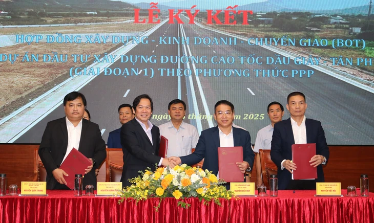 Ký hợp đồng dự án PPP cao tốc Dầu Giây - Tân Phú Cao tốc Dầu Giây - Tân Phú chuẩn bị khởi công với tổng mức đầu tư hơn 8.400 tỷ đồng