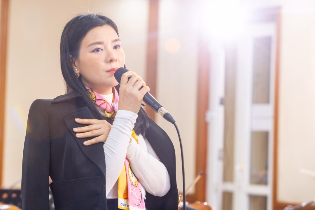 Ca sĩ Anh Thơ và Vũ Thắng Lợi tập luyện cùng nhau Ca sĩ Anh Thơ và Vũ Thắng Lợi tập luyện cùng nhau