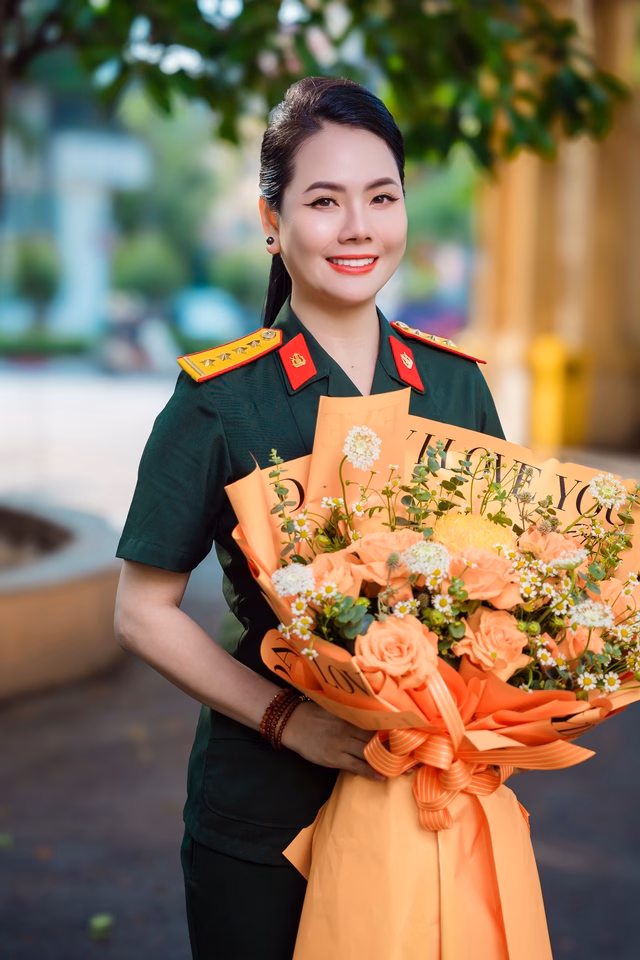 Đại úy, ca sĩ Lương Nguyệt Anh Đại úy, ca sĩ Lương Nguyệt Anh