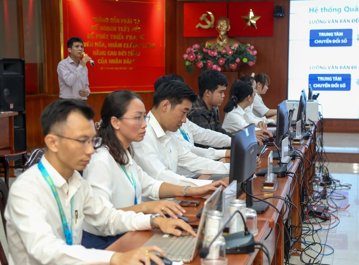 Cán bộ, công chức tham gia vận hành thử nghiệm Cán bộ, công chức các bộ phận tham gia vận hành thử nghiệm các kịch bản giả định