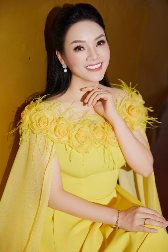 Tân Nhàn nỗ lực để khôi phục giọng hát Tân Nhàn nỗ lực để khôi phục giọng hát