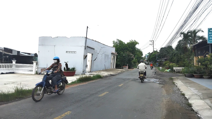 Nâng cao cảnh giác với việc xây nhà ven sông, kênh rạch Nhà ven sông bị sạt lở