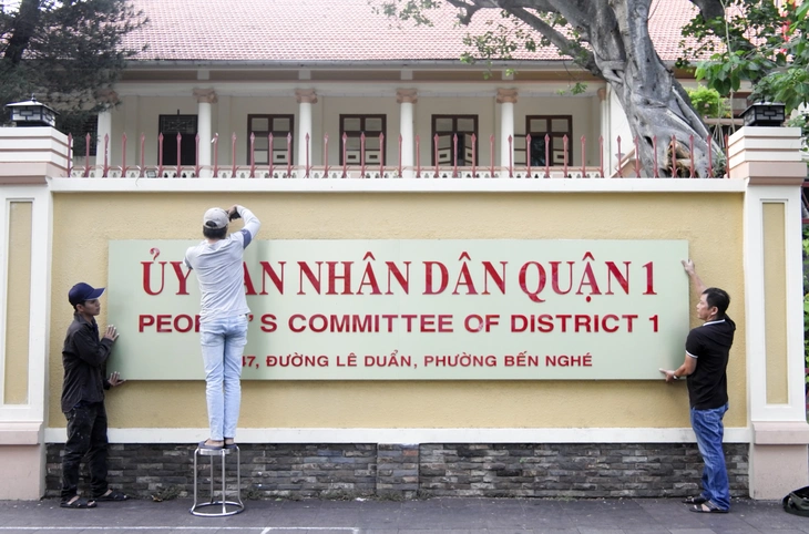 Trụ sở UBND quận 1 Trụ sở UBND quận 1 đã được thay bảng tên thành trụ sở Đảng ủy - HĐND - UBND phường Sài Gòn