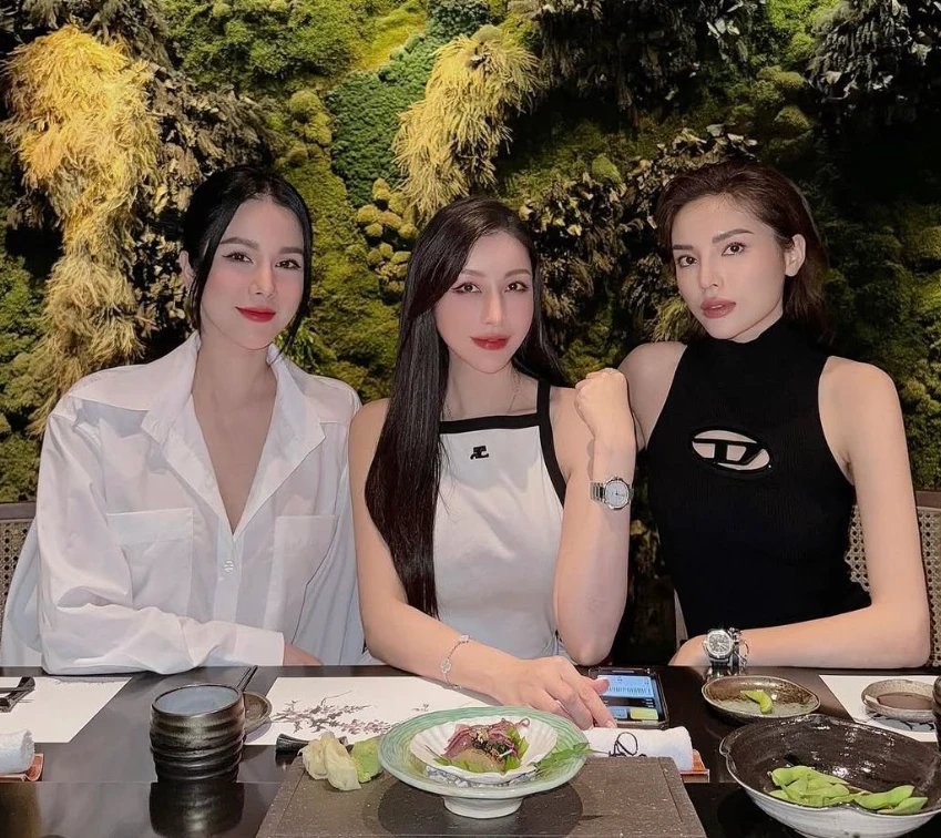 Lam Cúc và bạn bè Lam Cúc và bạn bè