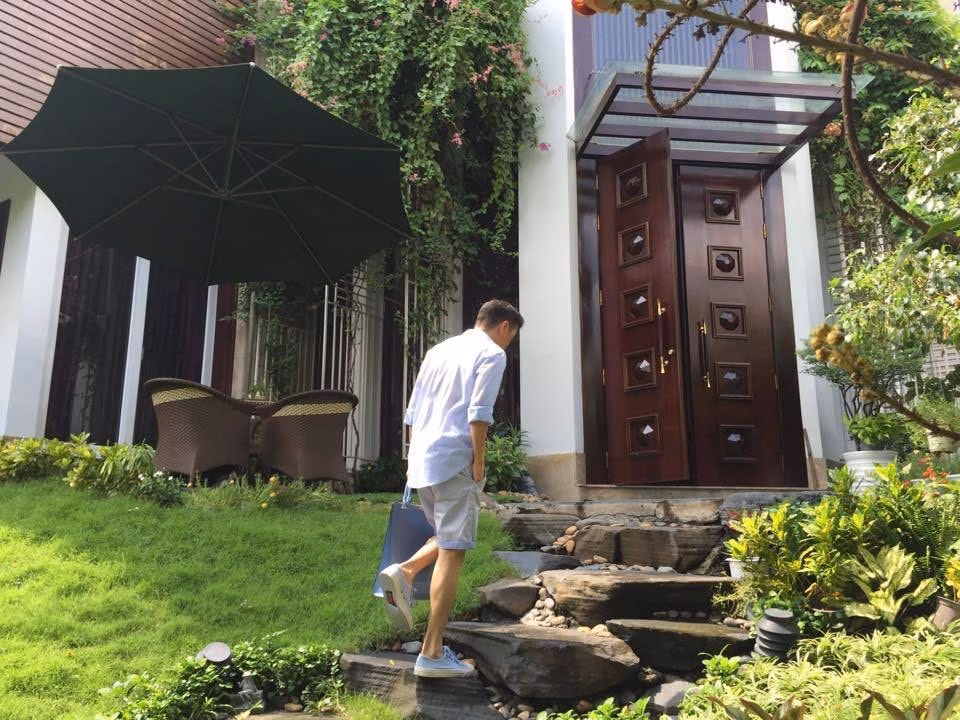 Phòng khách của Đàm Vĩnh Hưng Phòng khách rộng rãi