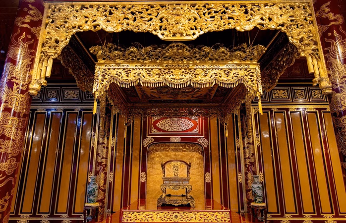 Ngai vua triều Nguyễn Ngai vua triều Nguyễn trước khi bị xâm hại