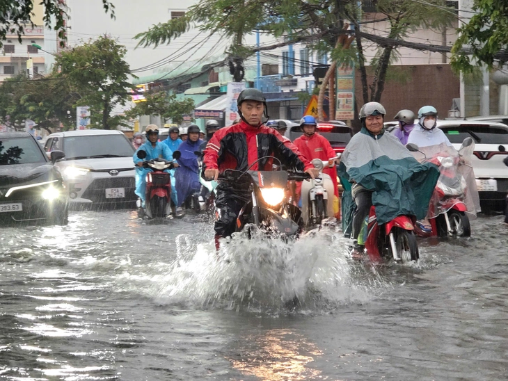 Kỳ thi THPT đang đến gần và Cần Thơ đang tích cực chuẩn bị để đảm bảo kỳ thi diễn ra an toàn Hình ảnh ngập lụt tại Cần Thơ