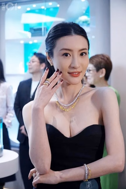 ‘Lâm Hạ Vy Lên Tiếng Về Tin Đồn Phá Sản: Sự Thật Đằng Sau’ ‘Lâm Hạ Vy Lên Tiếng Về Tin Đồn Phá Sản: Sự Thật Đằng Sau’
