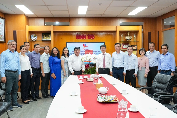 Ông Nguyễn Mạnh Cường và đoàn công tác đến thăm báo Tuổi Trẻ Ông Nguyễn Mạnh Cường và đoàn công tác đến thăm báo Tuổi Trẻ
