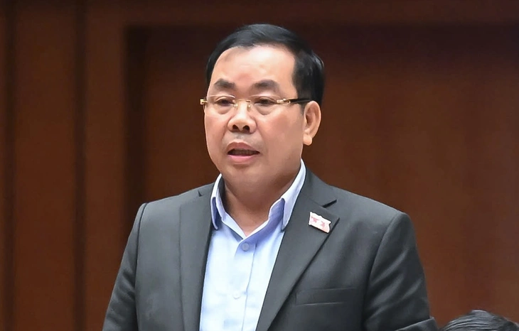 Đại biểu Nguyễn Quang Huân Đại biểu Nguyễn Quang Huân phát biểu tại Quốc hội
