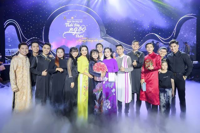 Không khí sôi động tại chương trình Trái tim ngọc trai Các nghệ sĩ biểu diễn trong đêm nhạc
