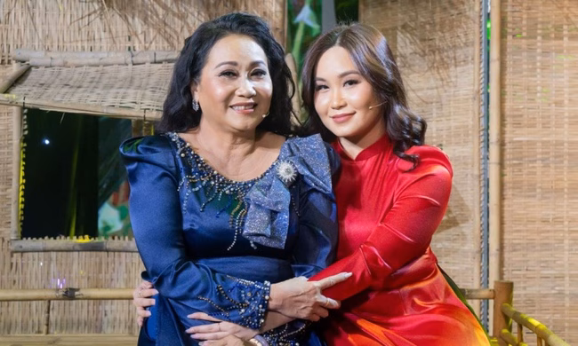 Thúy Nga thể hiện khả năng ca hát Thúy Nga thể hiện khả năng ca hát