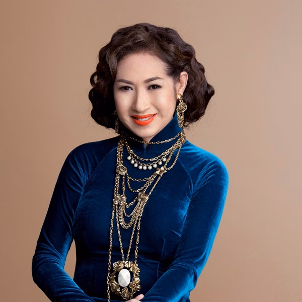 Ý Lan: Nghị lực vượt lên bệnh tật, mất mát và giọng hát đi ngược quy luật ở tuổi U70 - Ảnh4. Ý Lan: Nghị lực vượt lên bệnh tật, mất mát và giọng hát đi ngược quy luật ở tuổi U70 - Ảnh4.