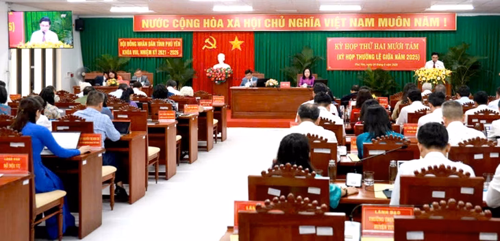 Phú Yên bãi bỏ chính sách thu hút trí thức trẻ về xã công tác - Ảnh1. Phú Yên - Ảnh1.