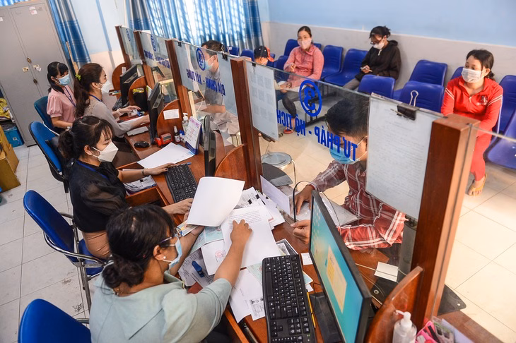 TP.HCM đang triển khai nhiều giải pháp để hỗ trợ nhân sự dôi dư sau sắp xếp bộ máy, bao gồm kế TP.HCM kêu gọi doanh nghiệp nhà nước hỗ trợ việc làm cho nhân sự dôi dư