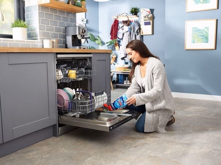 Máy rửa bát hiện đại Máy rửa bát giúp tiết kiệm nước và điện