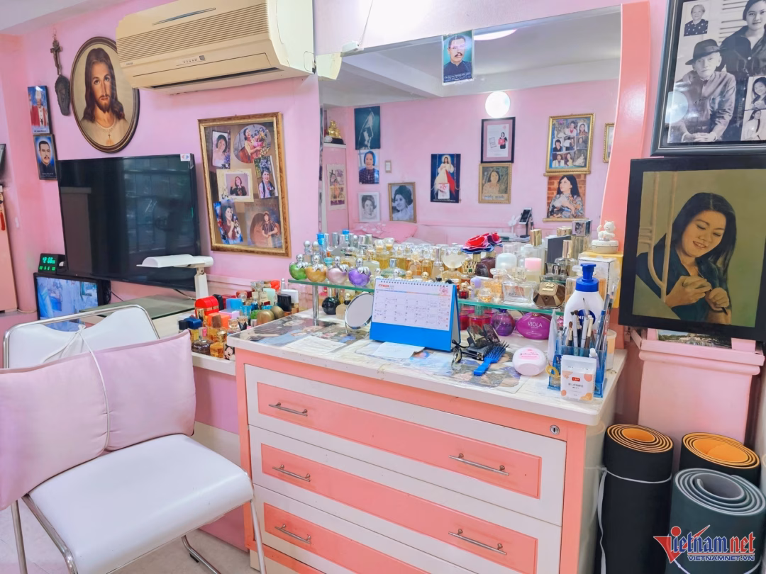 Bàn trang điểm của Mộng Tuyền Bàn trang điểm của Mộng Tuyền