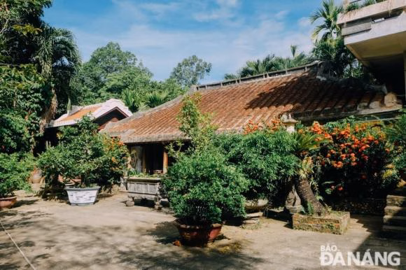 Ngôi nhà cổ 200 tuổi hiếm có được dựng hoàn toàn bằng gỗ mít, có tầng hầm chứa được 10 người0 Căn nhà cổ 200 tuổi, ngôi nhà cổ bằng gỗ mít